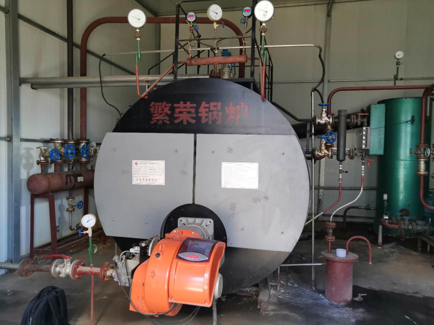 某家禽廠生產用爐